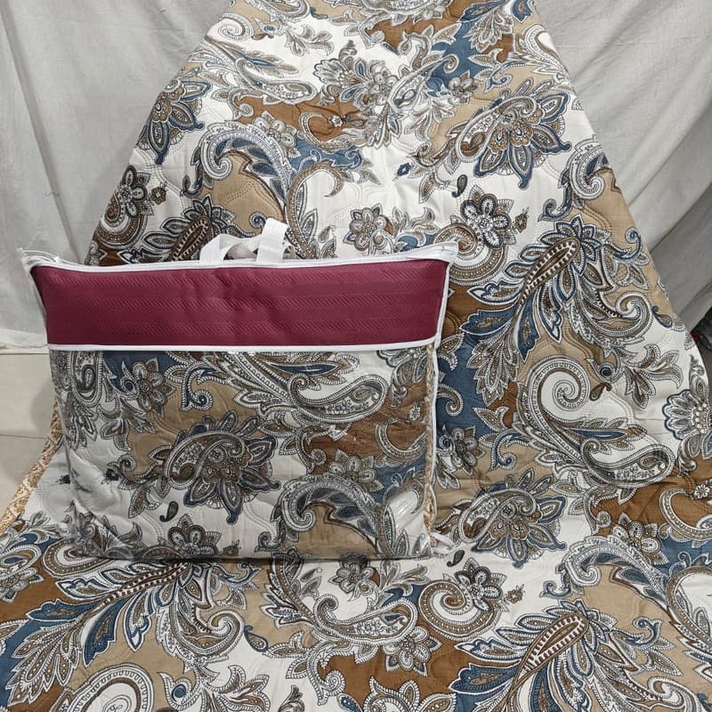 Cotton vs. Microfiber: Understanding the Ultimate Bedding Fabric Debate